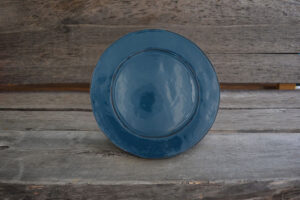 vaisselle-ceramique-fait-main-assiette-de-presentation-bleu-canard-aubagne