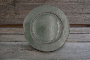 vaisselle-ceramique-fait-main-assiette-de-presentation-gris-aubagne