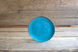 vaisselle-ceramique-fait-main-assiette-plate-turquoise-aubagne