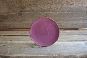 vaisselle-ceramique-fait-main-assiette-plate-violet-aubagne.jpeg