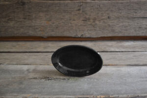 vaisselle-ceramique-fait-main-mini-plat-ovale-noir-aubagne