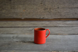 vaisselle-ceramique-fait-main-mug-rouge-aubagne