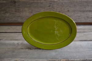 vaisselle-ceramique-fait-main-plat-ovale-vert-aubagne