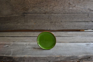 vaisselle-ceramique-fait-main-sous-tasse-r6a-vert-aubagne
