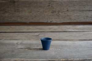 vaisselle-ceramique-fait-main-tasse-a-cafe-bleu-canard-aubagne