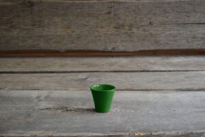 vaisselle-ceramique-fait-main-tasse-a-cafe-vert-aubagne