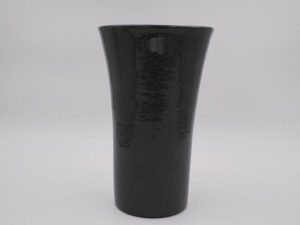 vaisselle-ceramique-fait-main-vase-tube-haut-noir-aubagne