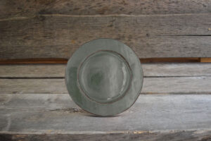 vaisselle-ceramique-fait-main-asiette-dessert-gris-aubagne
