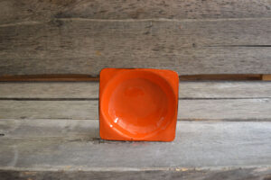 vaisselle-ceramique-fait-main-assiette-creuse-orange-aubagne.jpeg