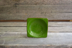 vaisselle-ceramique-fait-main-assiette-creuse-vert-aubagne