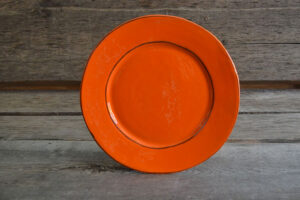 vaisselle-ceramique-fait-main-assiette-de-presentation-orange-aubagne