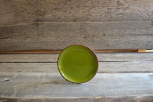 vaisselle-ceramique-fait-main-assiette-dessert-vert-aubagne.jpeg