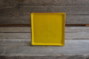 vaisselle-ceramique-fait-main-assiette-plate-jaune-aubagne.jpeg