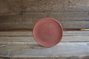 vaisselle-ceramique-fait-main-assiette-plate-rose-aubagne.jpeg