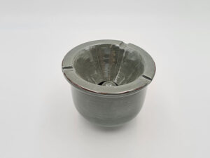 vaisselle-ceramique-fait-main-cendrier-geant-gris-aubagne