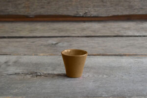 vaisselle-ceramique-fait-main-coffee-moyen-taupe-aubagne