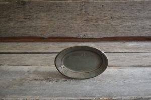 vaisselle-ceramique-fait-main-mini-plat-ovale-gris-aubagne