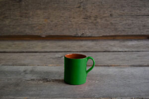vaisselle-ceramique-fait-main-mug-vert-aubagne