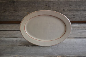 vaisselle-ceramique-fait-main-plat-ovale-blanc-aubagne