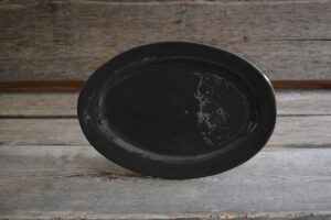 vaisselle-ceramique-fait-main-plat-ovale-noir-aubagne