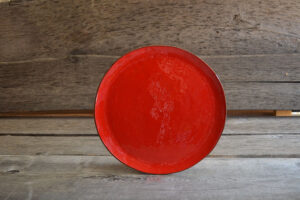 vaisselle-ceramique-fait-main-plat-rond-rouge-aubagne.jpeg