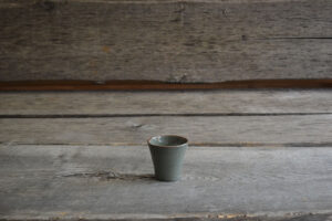 vaisselle-ceramique-fait-main-tasse-a-cafe-gris-aubagne